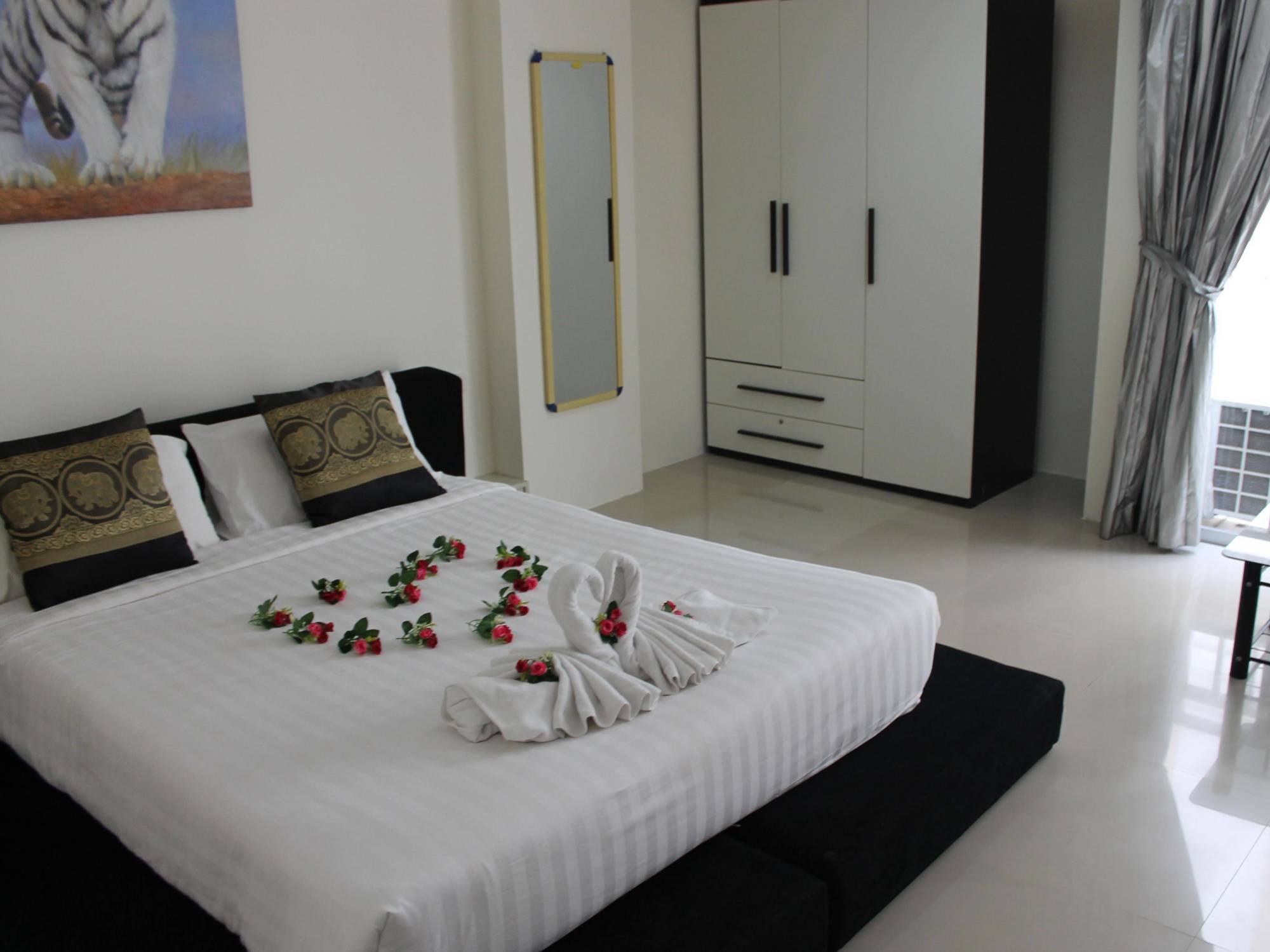 Lars-Lita Residence Patong ภายนอก รูปภาพ