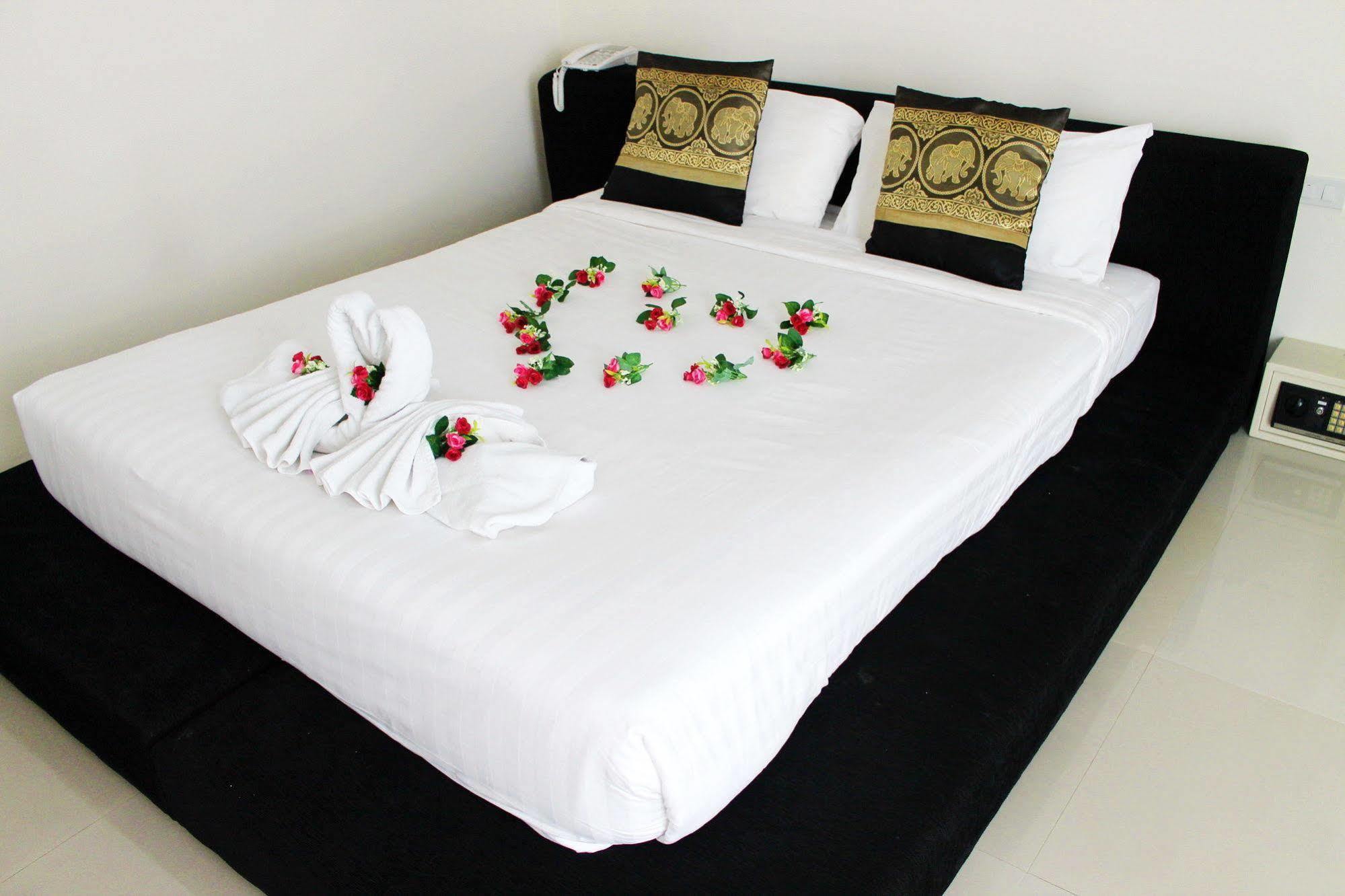 Lars-Lita Residence Patong ภายนอก รูปภาพ